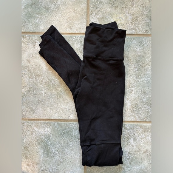 Alo Yoga Leggings - Picture 2 of 4